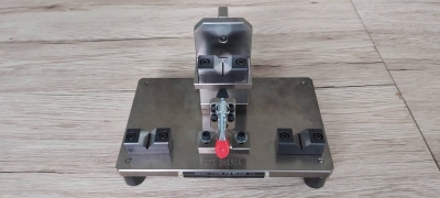 Mandrel fixing pin welding jig